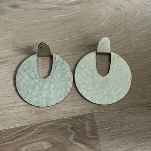 Kendra Scott brushed light Gold Circular Earrings